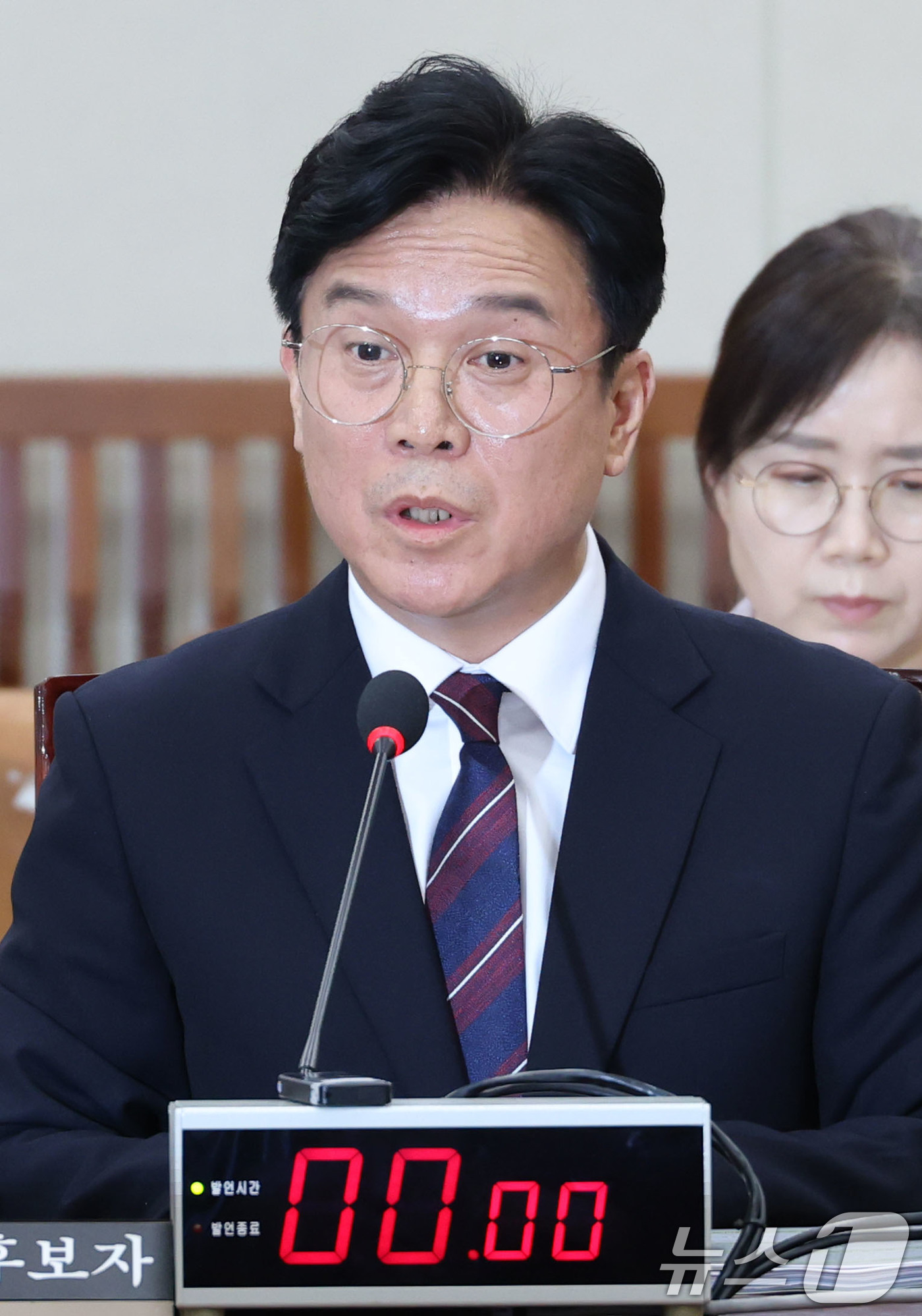 (서울=뉴스1) 이광호 기자 = 김영훈 고용노동부 장관 후보자가 16일 오호 서울 여의도 국회 환경노동위원회 전체회의장에서 속개된 인사청문회에서 '주적' 논란과 관련해 입장을 밝히 …