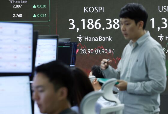 "너무 올랐나" 차익실현 매물에 KB금융 5%↓…시총 6위로[핫종목]