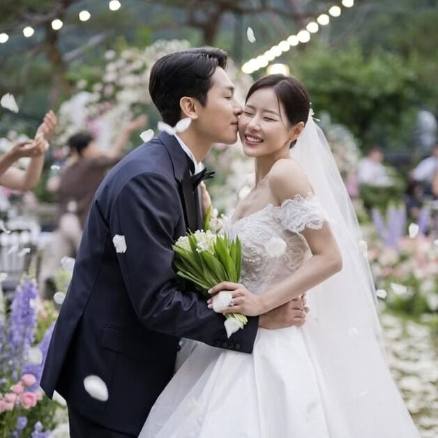 박하나♥김태술, 결혼식서 달달 입맞춤…"영화같은 순간" [N샷]