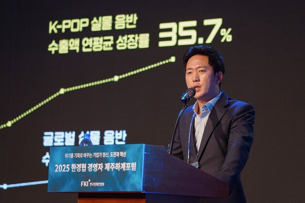 K팝 호황 때 '위기론' 꺼낸 방시혁…하이브 일으킨 3대 전략은