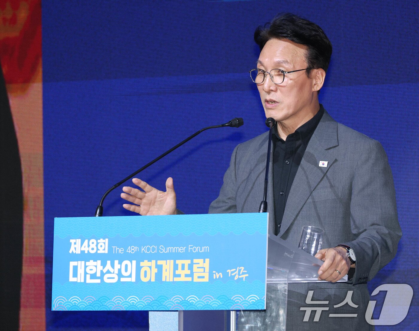 본문 이미지 - 김민석 국무총리가 16일 경북 경주시 라한셀렉트 호텔에서 열린 제48회 대한상의 하계포럼에 참석해 기조연설을 하고 있다. &#40;대한상공회의소 제공, 재판매 및 DB금지&#41; 2025.7.16/뉴스1