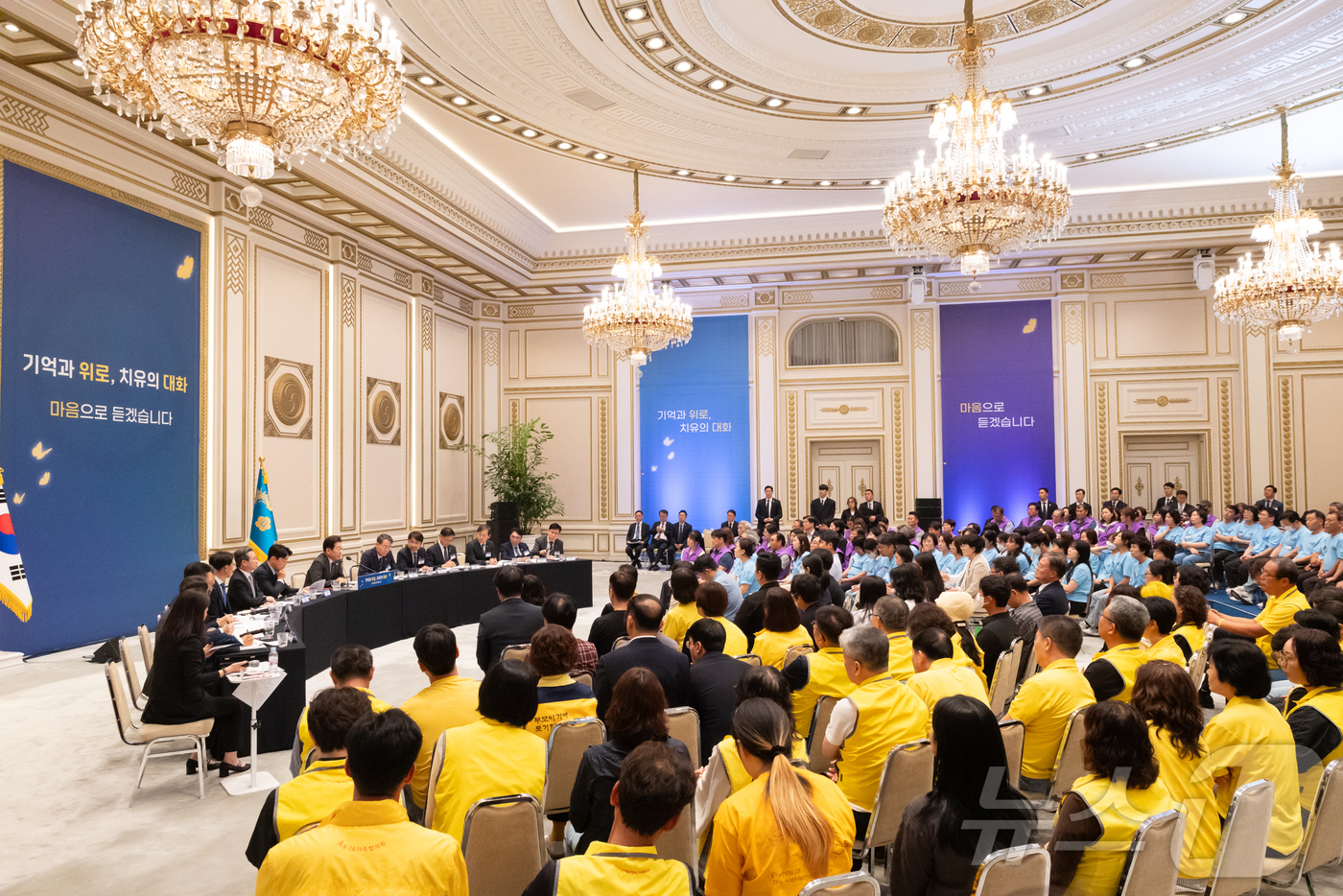 (서울=뉴스1) 이재명 기자 = 이재명 대통령이 16일 청와대 영빈관에서 열린 ‘기억과 위로, 치유의 대화’ 사회적 참사 유가족 간담회에서 발언을 하고 있다. (대통령실 제공. 재 …