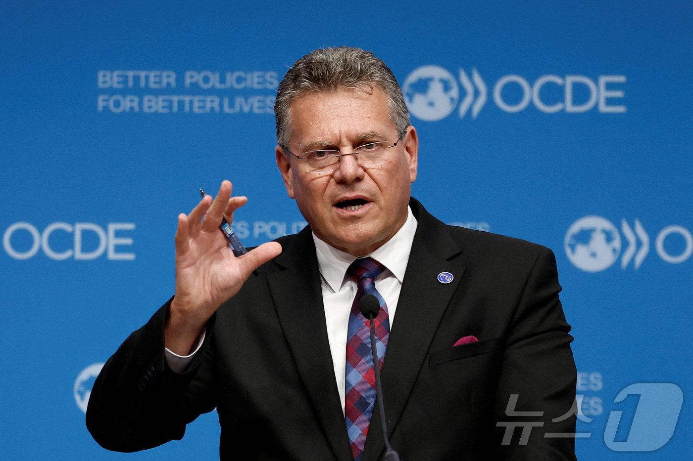 (파리 로이터=뉴스1) 강민경 기자 = 유럽연합(EU)의 마로시 셰프초비치 무역담당 집행위원이 지난달 4일 프랑스 파리에서 열린 OECD 장관급 회의에 참석해 발언하고 있다. 20 …