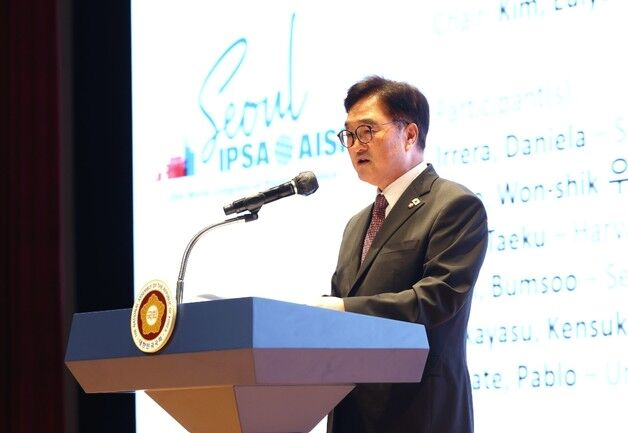 우원식 의장 "민주주의 빈틈 메우는 데 앞장"…세계정치학회 연설