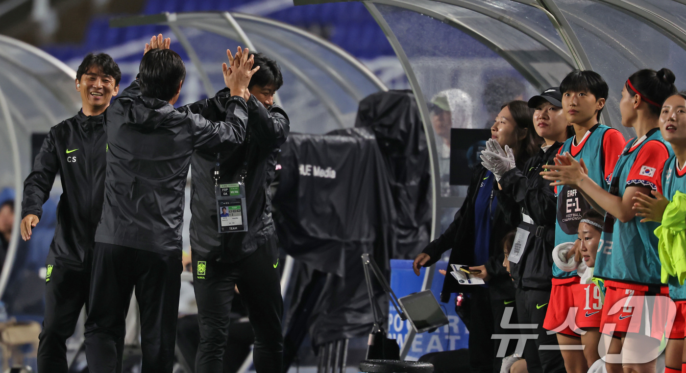 (수원=뉴스1) 장수영 기자 = 16일 오후 경기 수원시 팔달구 수원월드컵경기장에서 열린 2025 동아시아축구연맹(EAFF) E-1 챔피언십 여자부 대한민국과 대만의 경기, 후반전 …