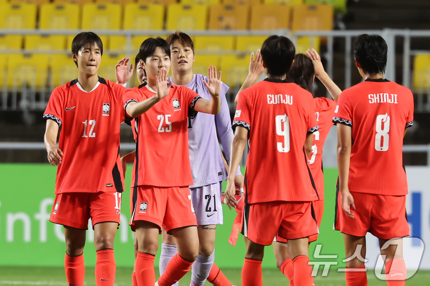 (수원=뉴스1) 장수영 기자 = 16일 오후 경기 수원시 팔달구 수원월드컵경기장에서 열린 2025 동아시아축구연맹(EAFF) E-1 챔피언십 여자부 대한민국과 대만의 경기에서 2대 …