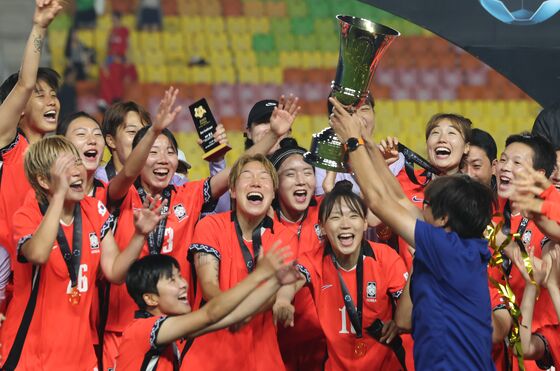 여자축구연맹 "동아시안컵 우승 감동, WK리그로 이어가겠다"