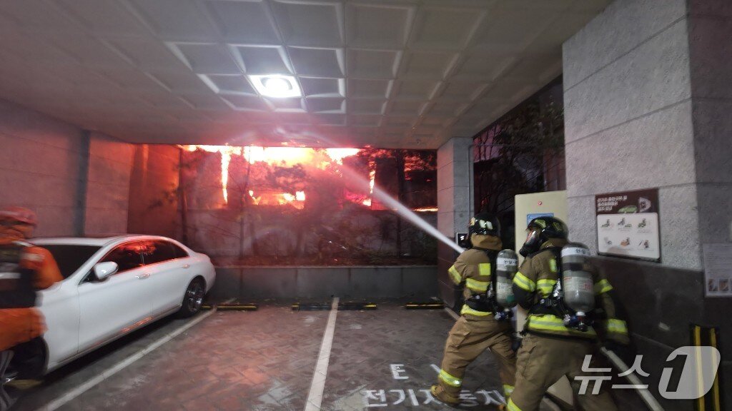 본문 이미지 - 화재 현장. (경기도소방재난본부 제공. 재판매 및 DB 금지) 2025.7.16/뉴스1
