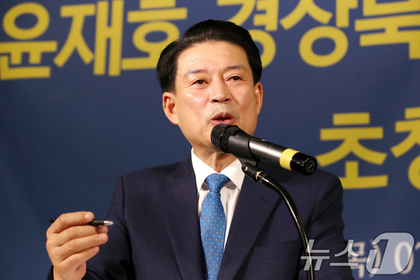 (대구=뉴스1) 공정식 기자 = 윤재호 경북상공회의소 회장이 17일 오전 대구 남구 이천동 대구아트파크에서 열린 아시아포럼21 초청토론회에 참석해 발언하고 있다. 2025.7.17 …