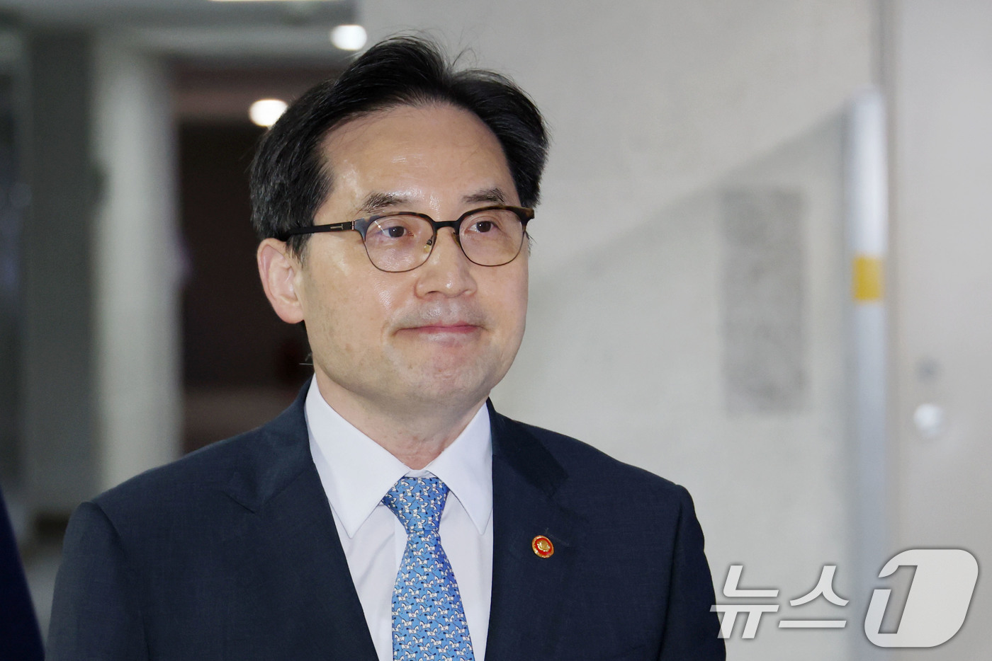 (서울=뉴스1) 이광호 기자 = 한기정 공정거래위원장이 17일 오전 서울 여의도 국회 의원회관에서 열린 더불어민주당과 공정위의 비공개 회의에 참석하고 있다. 2025.7.17/뉴스 …