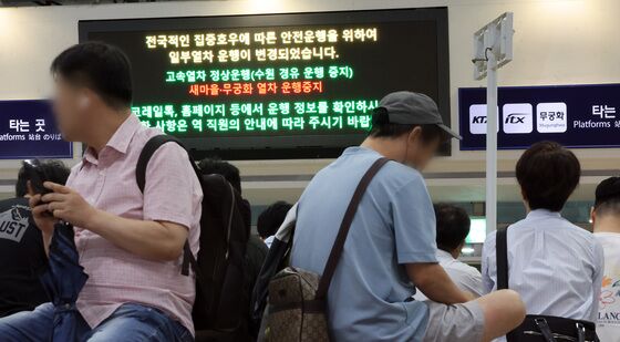 집중호우 여파에 경부선 등 일반열차 운행 중지…KTX는 정상 운행