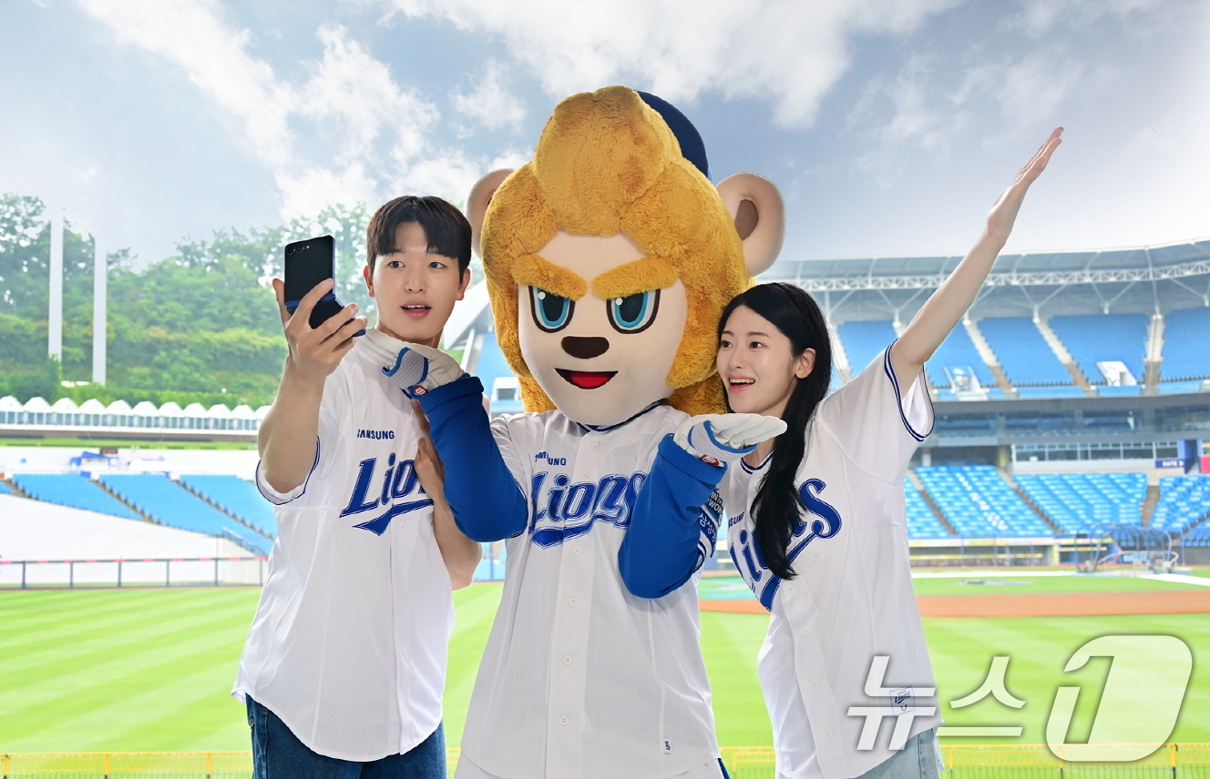 (서울=뉴스1) = 삼성전자가 폴더블 신제품 '갤럭시 Z 폴드7·Z 플립7'을 활용해 삼성 라이온즈, KT 위즈, 두산 베어스 프로야구 3개 구단과 함께 다양한 이벤트를 진행한다고 …