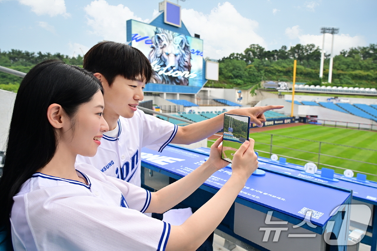 (서울=뉴스1) = 삼성전자가 폴더블 신제품 '갤럭시 Z 폴드7·Z 플립7'을 활용해 삼성 라이온즈, KT 위즈, 두산 베어스 프로야구 3개 구단과 함께 다양한 이벤트를 진행한다고 …