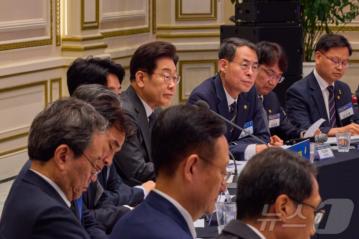 (서울=뉴스1) 이재명 기자 = 이재명 대통령이 지난 16일 청와대 영빈관에서 열린 ‘기억과 위로, 치유의 대화’ 사회적 참사 유가족 간담회에서 발언을 하고 있다. (대통령실 제공 …