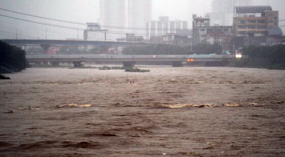 무심천 거친 물살