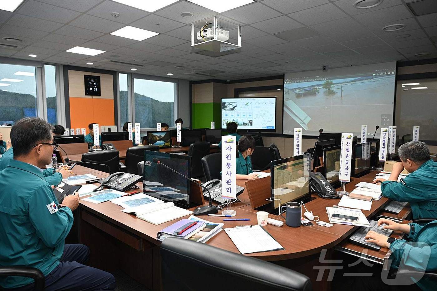 (예산=뉴스1) 이동원 기자 = 예산군은 17일 집중호우로 관내에 다양한 피해가 우려됨에 따라 재난안전대책본부를 가동하고 비상 대응체계에 돌입했다.군은 군수를 본부장으로 하는 재난 …