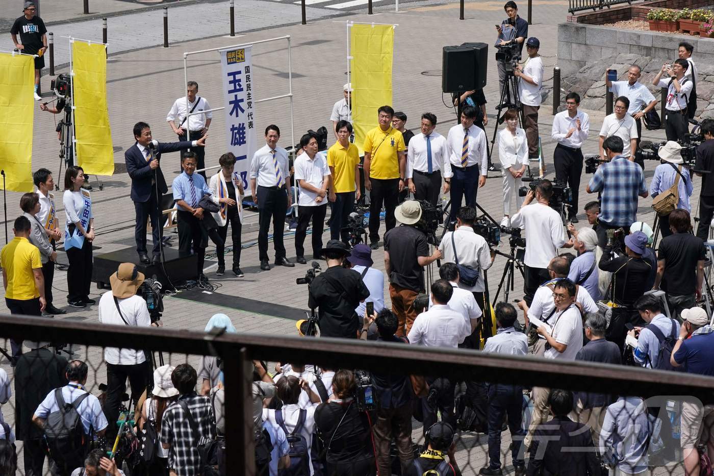 본문 이미지 - 일본 야당 국민민주당의 다마키 유이치로 대표가 참의원 선거를 앞두고 3일 도쿄에서 유세 연설을 하고 있다. 2025.07.03 ⓒ AFP=뉴스1