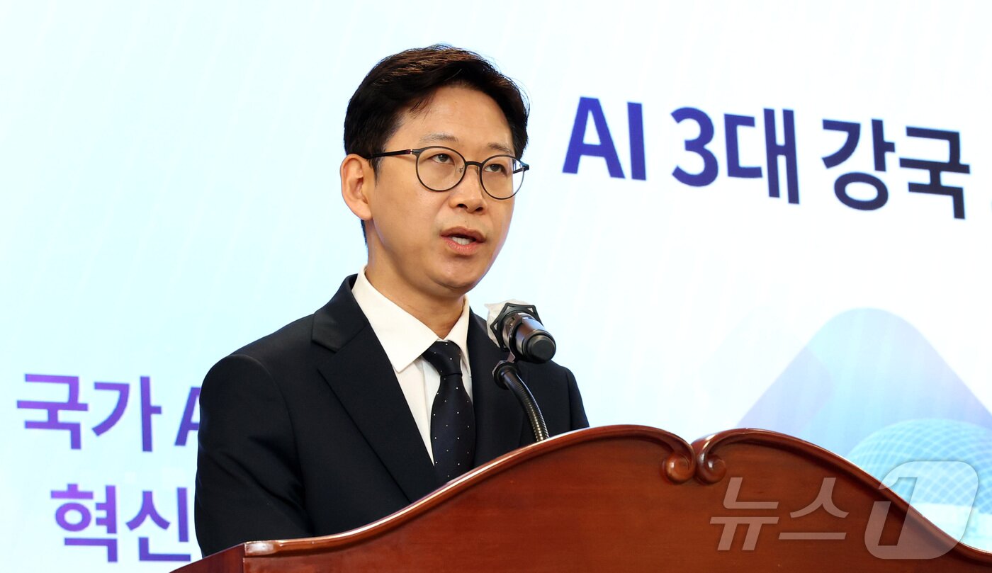 본문 이미지 - 배경훈 과학기술정보통신부 장관이 17일 정부세종청사 과기정통부 대강당에서 열린 취임식에서 취임사를 하고 있다. 2025.7.17/뉴스1 ⓒ News1 김기남 기자