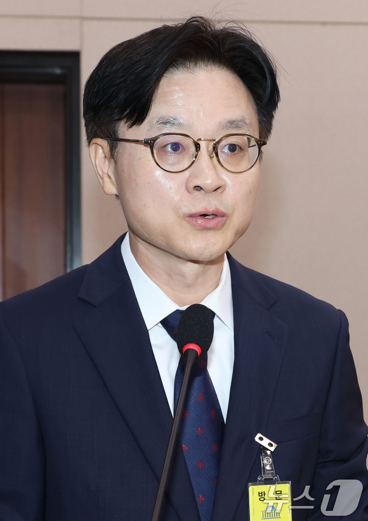 (서울=뉴스1) 이광호 기자 = 김정관 산업통상자원부 장관 후보자가 17일 오전 서울 여의도 국회 산업통상자원위원회 전체회의장에서 열린 인사청문회에서 모두발언을 하고 있다.  20 …