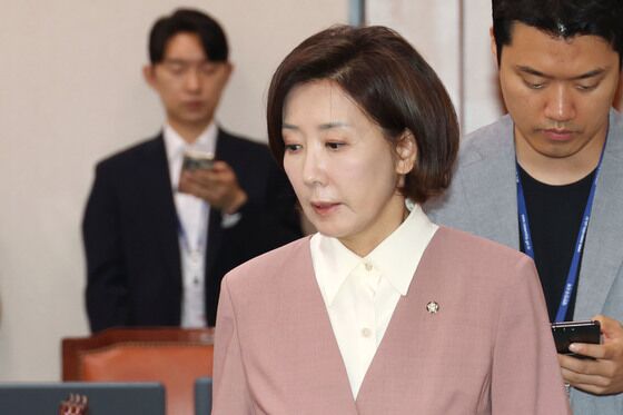 나경원, 전당대회 불출마 선언…"보수 맏딸로 당 재건"
