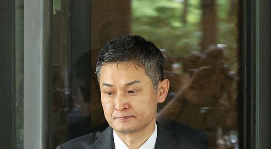 법정 나서는 김현보 변호사