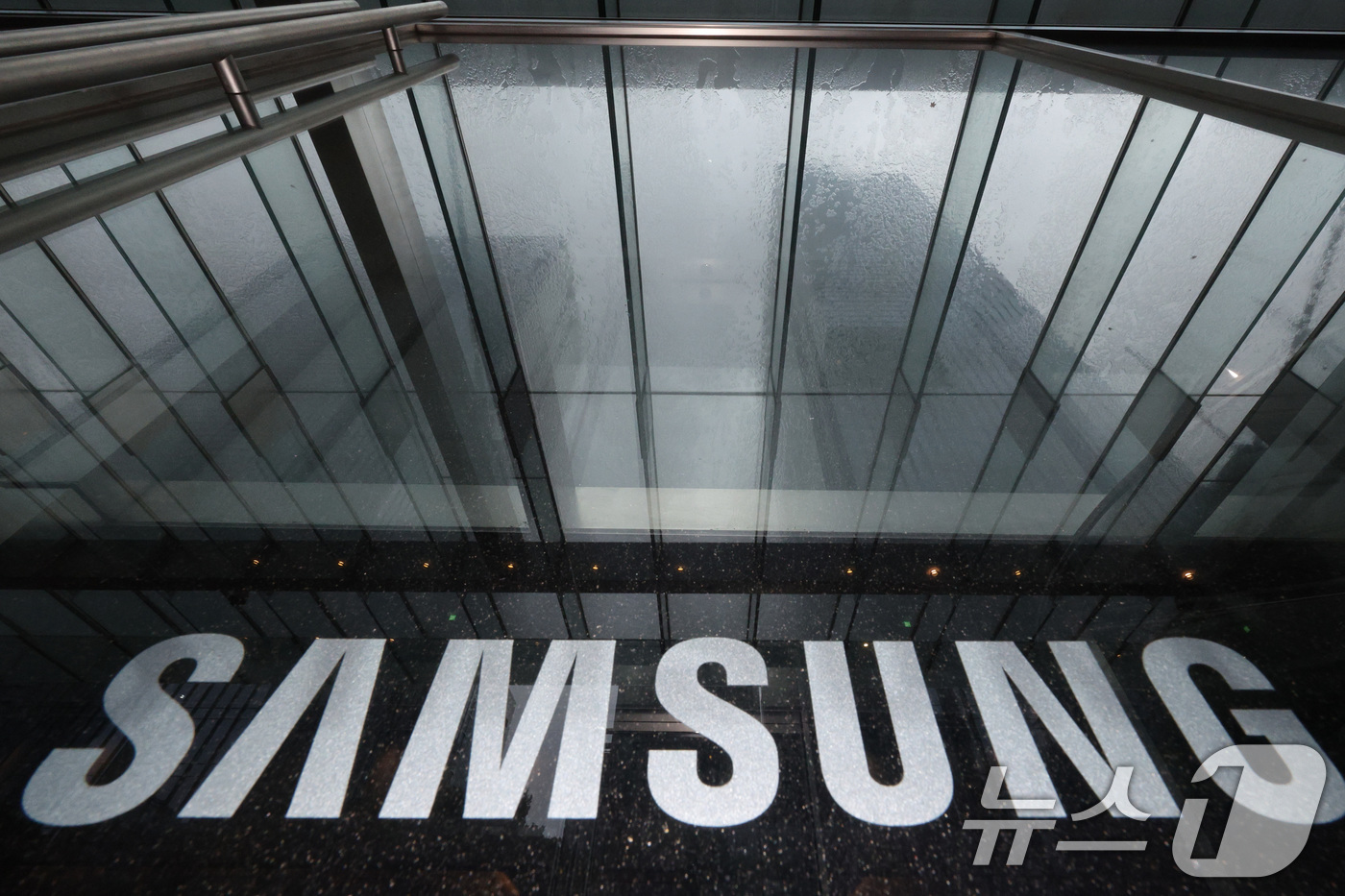 (서울=뉴스1) 신웅수 기자 = 삼성물산과 제일모직 합병 과정에 부당하게 관여한 혐의로 재판에 넘겨진 이재용 삼성전자 회장에게 무죄가 확정됐다.대법원 3부(주심 오석준 대법관)는 …