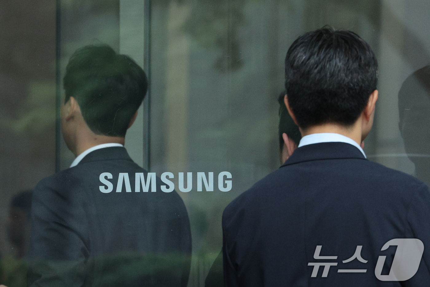 (서울=뉴스1) 신웅수 기자 = 삼성물산과 제일모직 합병 과정에 부당하게 관여한 혐의로 재판에 넘겨진 이재용 삼성전자 회장에게 무죄가 확정됐다.대법원 3부(주심 오석준 대법관)는 …