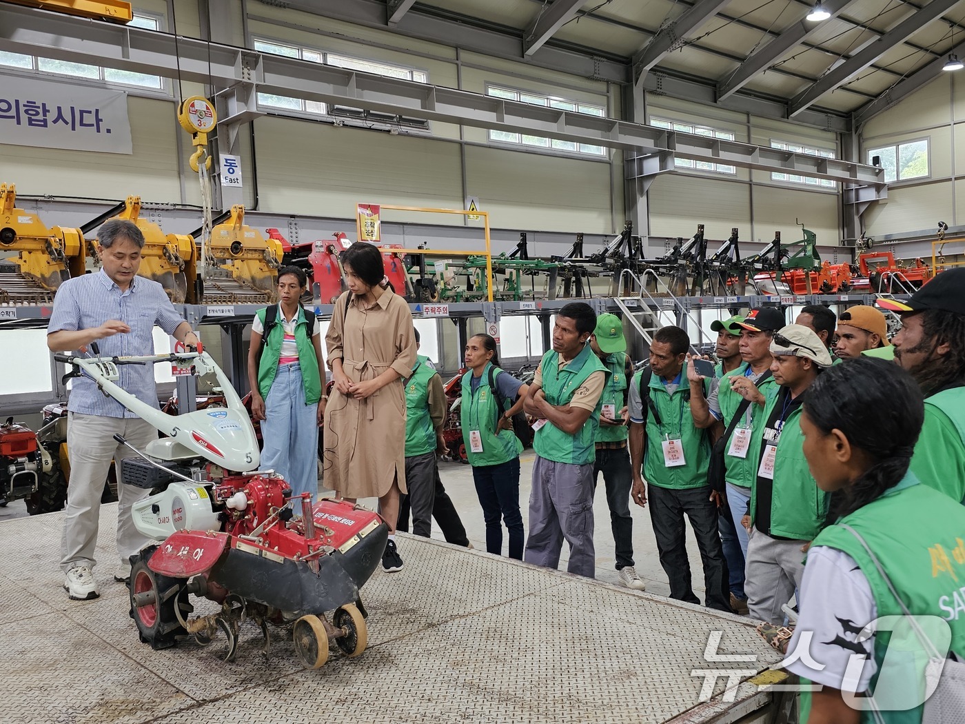 (서울=뉴스1) = 새마을운동중앙회는 17일 지속 가능한 지구촌 새마을운동 추진을 위해 마련한 동티모르 초청 새마을교육 수료식을 개최했다고 밝혔다.사진은 지난 15일 동티모르 연수 …