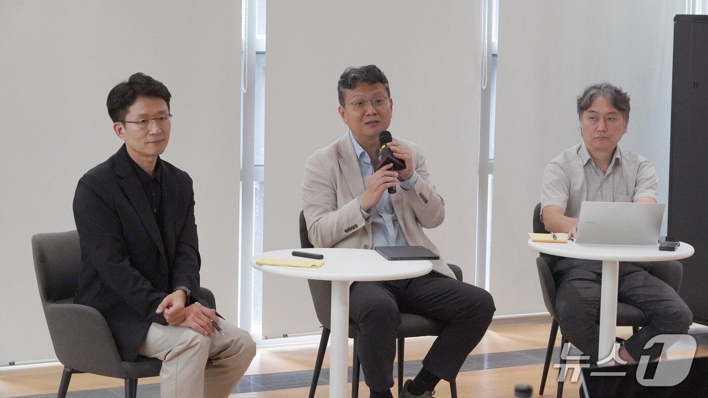 본문 이미지 - &#40;왼쪽부터&#41;최준기 대동에이아이랩 대표, 나영중 대동 P&Biz부문장, 이광욱 대동 국내사업부문장&#40;대동 제공&#41;