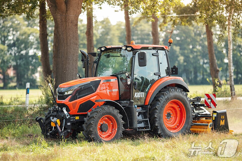 본문 이미지 - 대동 HX 트랙터 수출 모델&#40;대동 제공&#41;