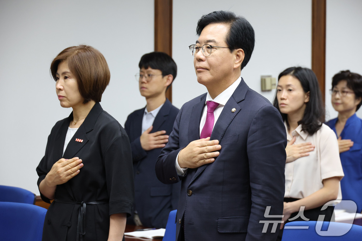 (서울=뉴스1) 이광호 기자 = 송언석 국민의힘 비상대책위원장 겸 원내대표가 17일 오후 서울 여의도 국회도서관에서 열린 '전국입양가족연대 국회입양컨퍼런스-국내입양법 제· 개정 시 …