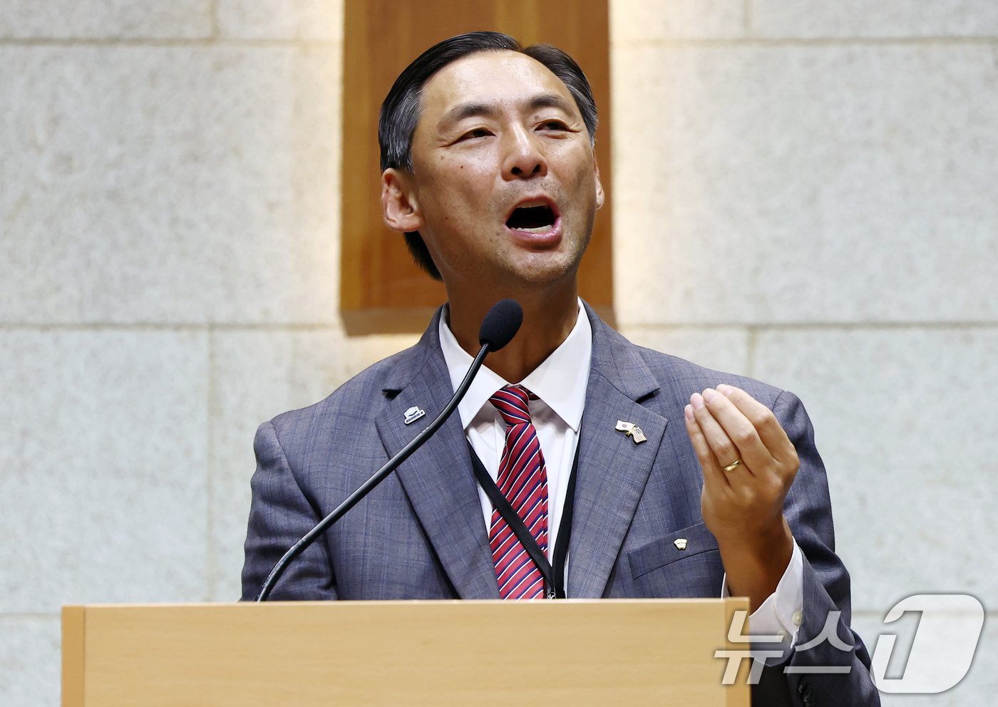 (서울=뉴스1) 김민지 기자 = 모스탄 미국 리버티대 교수(전 미국 국무부 국제사법 대사)가 17일 오후 서울 은평구 은평제일교회에서 열린 모스탄 전 대사 초청 간증 집회에서 설교 …