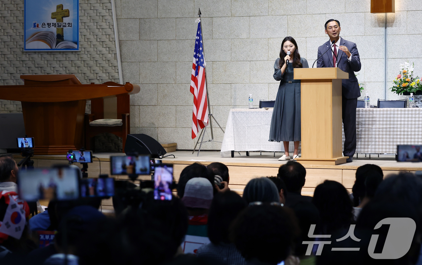 (서울=뉴스1) 김민지 기자 = 모스탄 미국 리버티대 교수(전 미국 국무부 국제사법 대사)가 17일 오후 서울 은평구 은평제일교회에서 열린 모스탄 전 대사 초청 간증 집회에서 설교 …