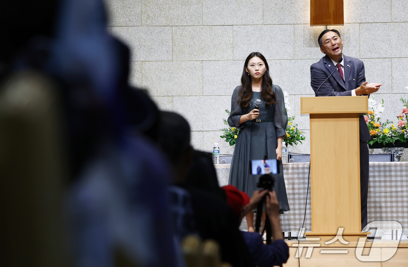 (서울=뉴스1) 김민지 기자 = 모스탄 미국 리버티대 교수(전 미국 국무부 국제사법 대사)가 17일 오후 서울 은평구 은평제일교회에서 열린 모스탄 전 대사 초청 간증 집회에서 설교 …