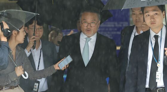 영장심사 후 법정 나서는 이일준 전 삼부토건 회장