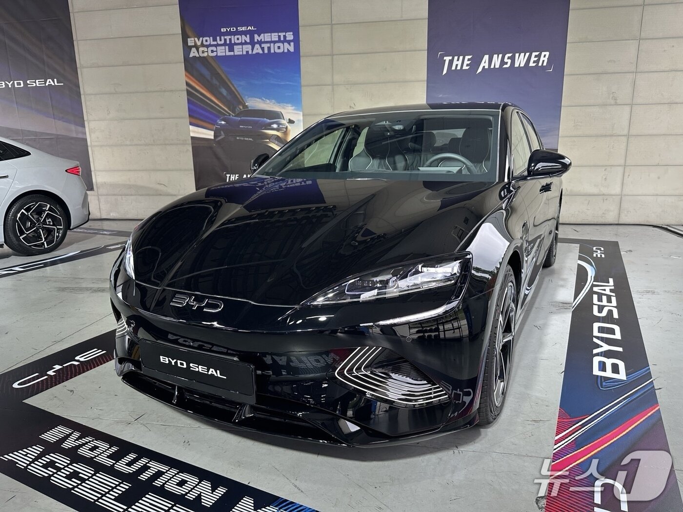 본문 이미지 -  BYD의 전기 세단 &#39;씰&#39;ⓒ 뉴스1 이동희 기자