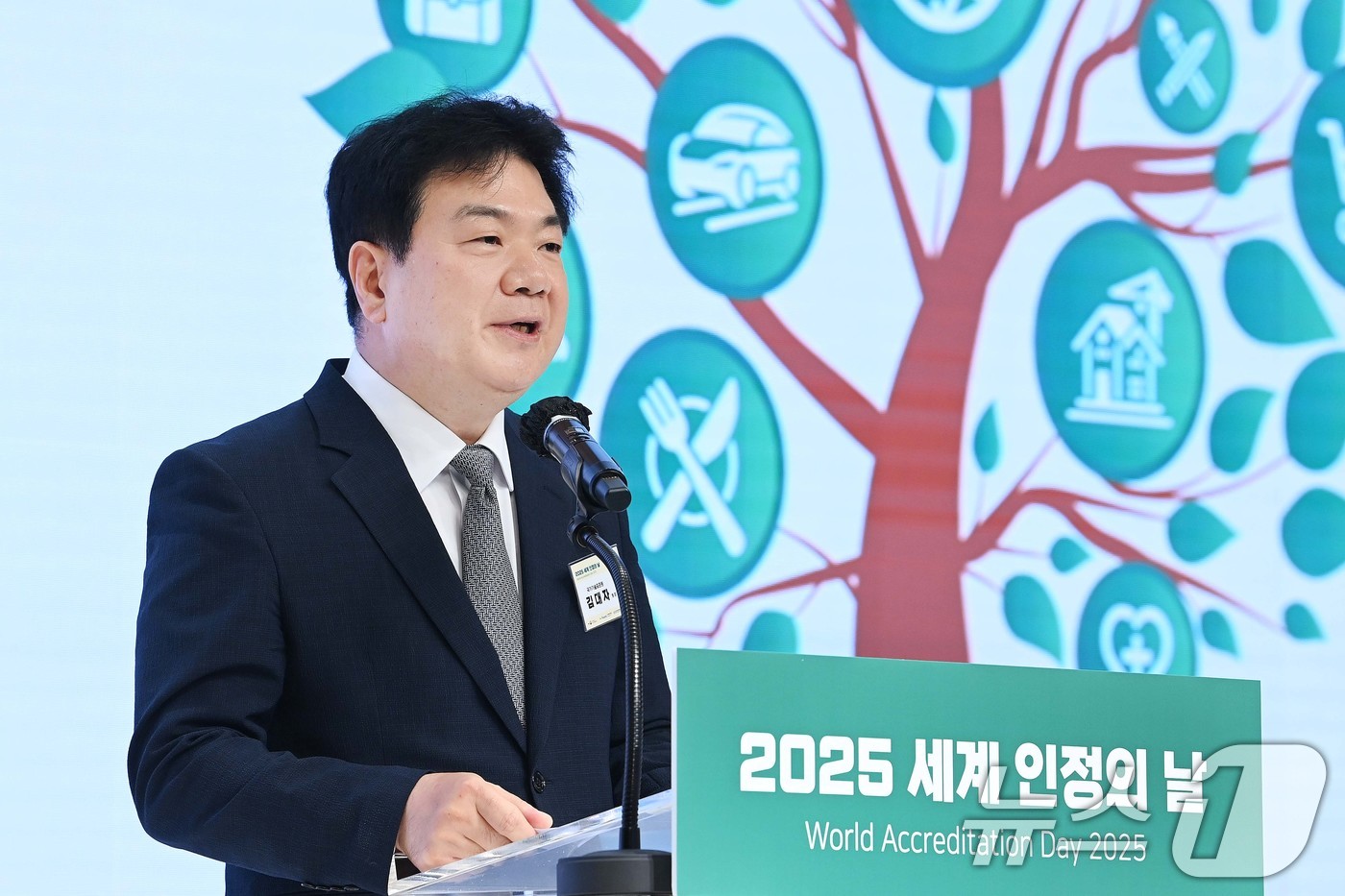 (서울=뉴스1) = 김대자 산업통상자원부 국가기술표준원 원장이 17일 서울 강남구 엘리에나호텔에서 열린 '2025년 세계 인정의 날 기념식'에 참석해 인사말을 하고 있다. (산업통 …