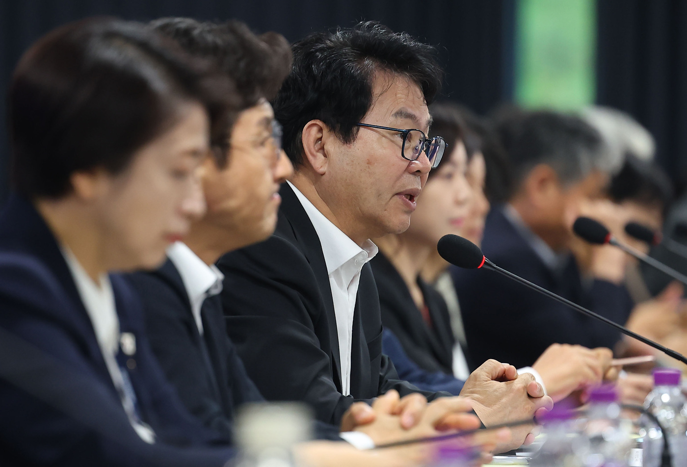 (서울=뉴스1) 김성진 기자 = 이한주 국정기획위원회 위원장이 17일 서울 종로구 정부서울청사 창성동 별관에서 열린 우수 인재 육성, 유치 및 유출 대응 토론회에서 모두발언을 하고 …