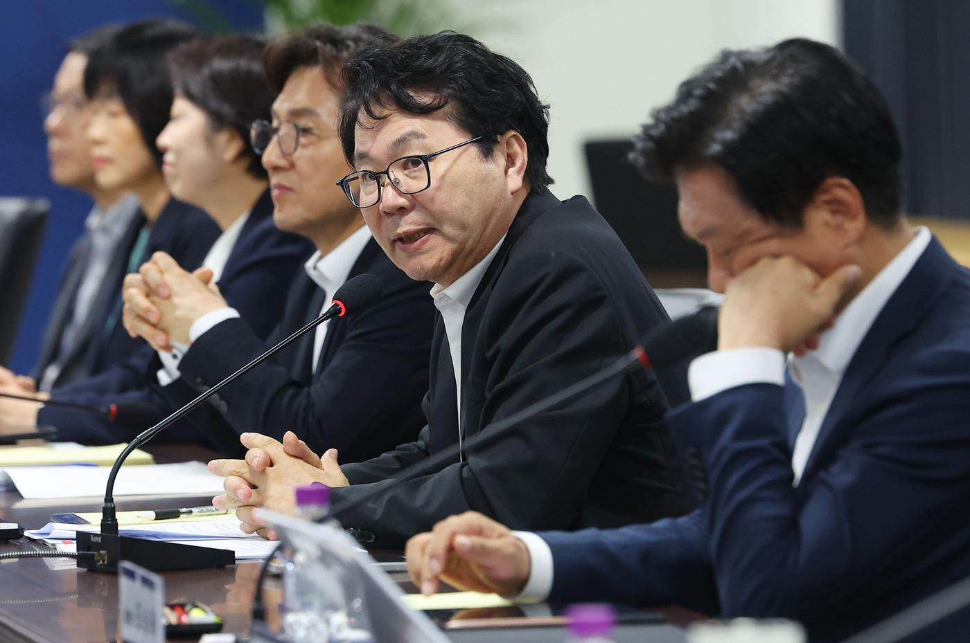 (서울=뉴스1) 김성진 기자 = 이한주 국정기획위원회 위원장이 17일 서울 종로구 정부서울청사 창성동 별관에서 열린 우수 인재 육성, 유치 및 유출 대응 토론회에서 모두발언을 하고 …