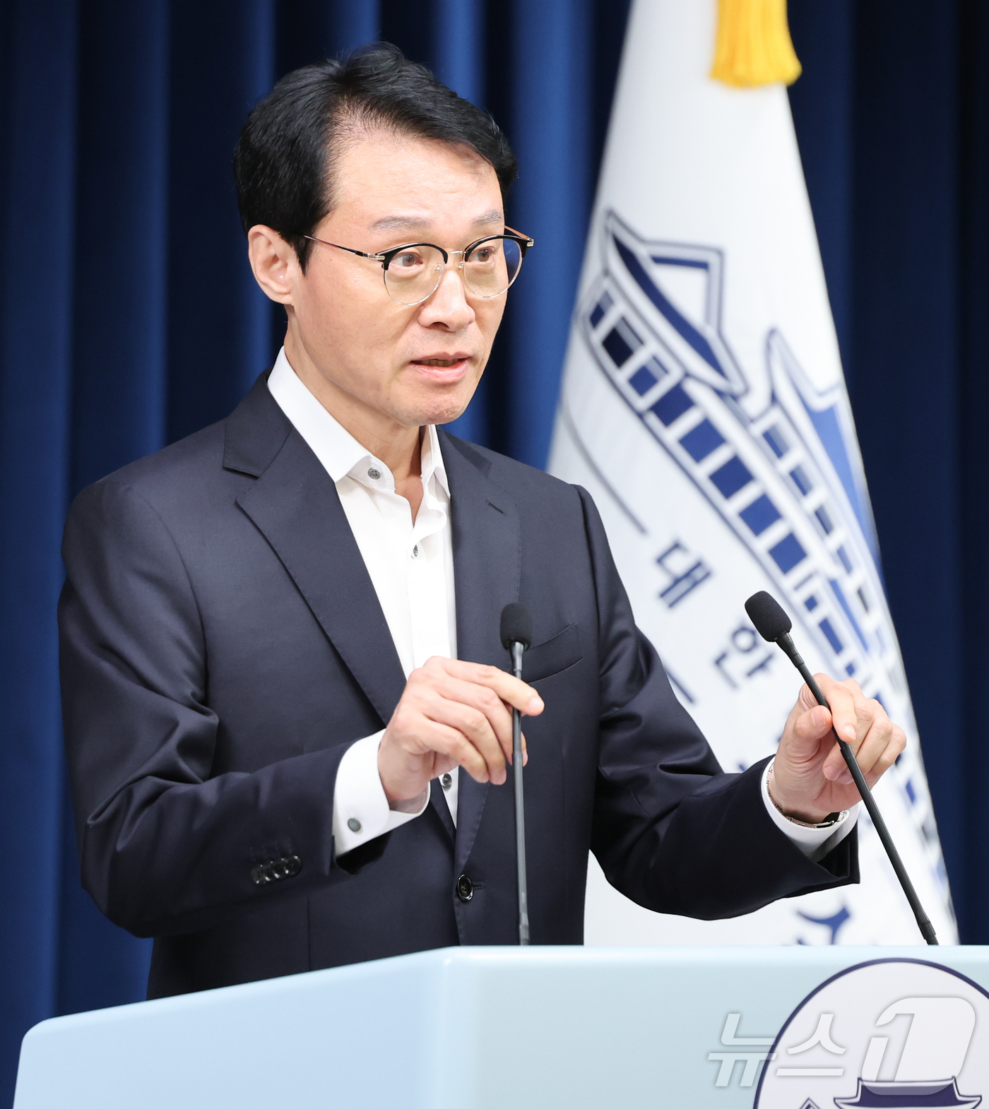 (서울=뉴스1) 허경 기자 = 이규연 대통령실 홍보소통수석이 17일 서울 용산 대통령실 청사에서 대통령 주재 수석보좌관 회의 관련 브리핑을 하고 있다. 2025.7.17/뉴스1