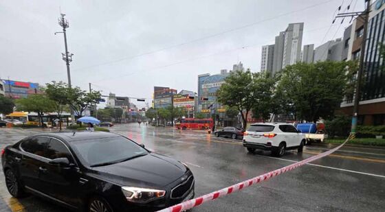 물폭탄에 통제되는 광주 북구청 일대 거리