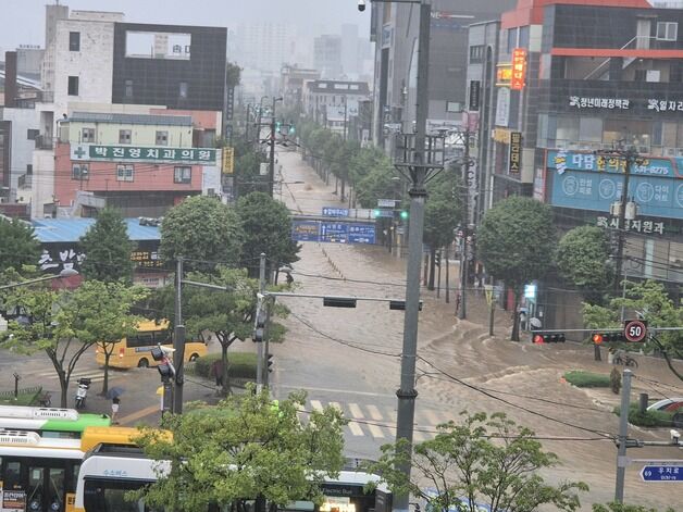 이미 360㎜ 내렸는데…취약 시간 밤에도 비, 전남 호우특보 확대