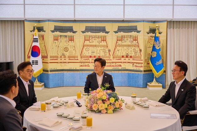 李대통령, 15일 외교사절단 만찬…경제6단체장 참석(종합)