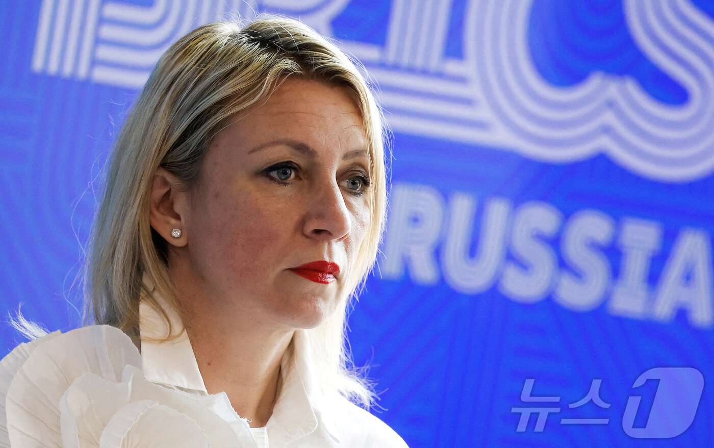 본문 이미지 - 마리야 자하로바 러시아 외무부 대변인이 6월 11일 니즈니노브고로드에서 열린 브릭스 행사에서 발언하고 있다. 2025.6.11 ⓒ 로이터=뉴스1 ⓒ News1 강민경 기자