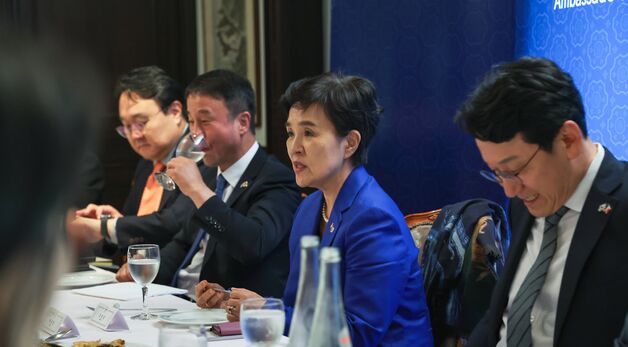 "佛, 내년 G7 의장국으로서 한국의 역할에 주목"...특파원 간담회 하는 강금실 특사단장