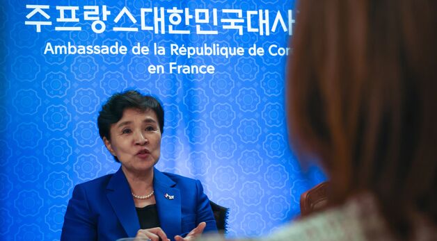 "佛 '21세기 포괄적 동반자 관계'로 재정립하고 강화할 시점"...특파원 간담회 갖는 강금실 특사단장