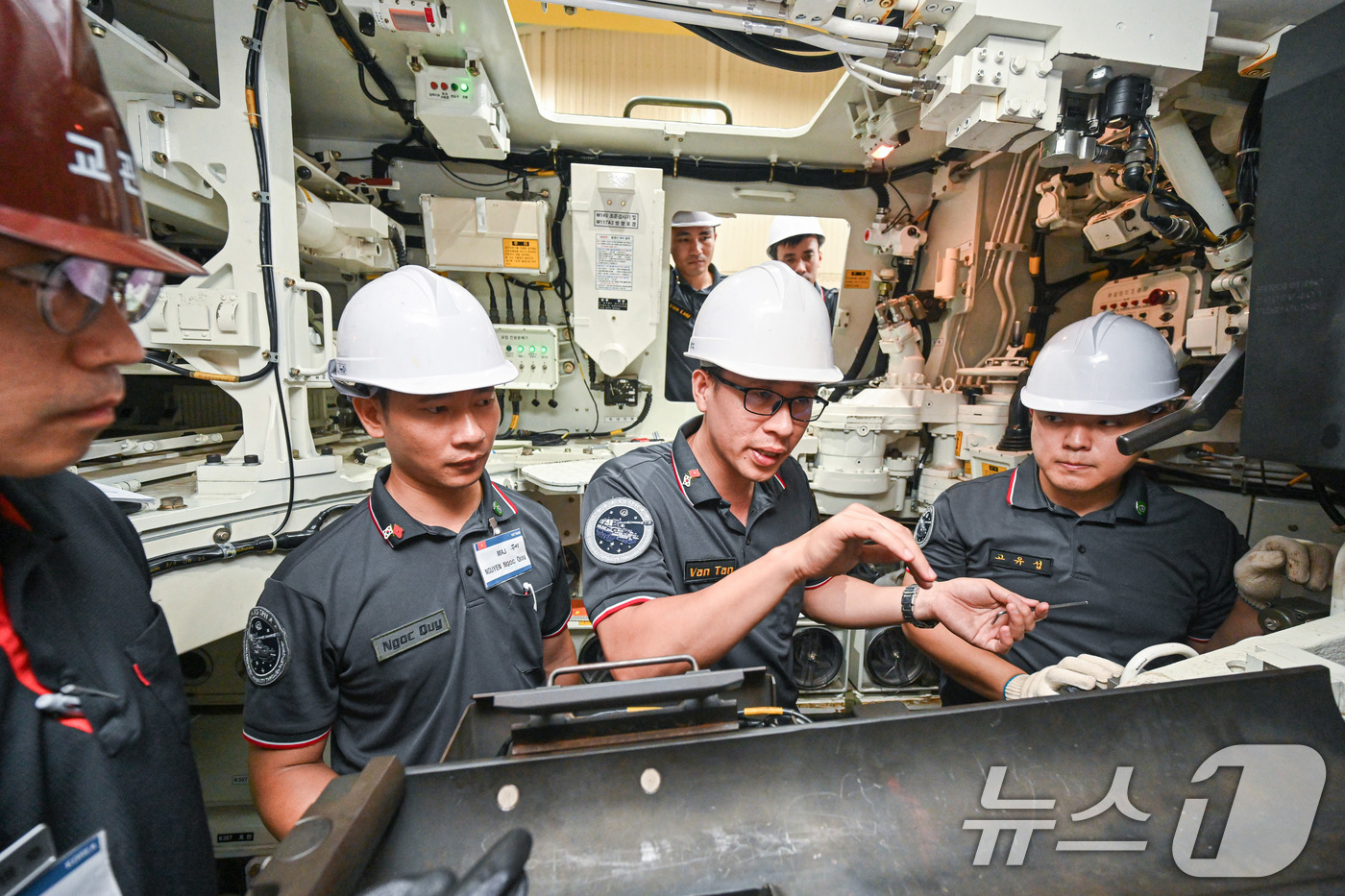 (서울=뉴스1) = 육군은 지난 1일부터 대전, 전남 장성 일대 병과학교(육군기계화학교, 육군포병학교, 육군종합군수학교) 등에서 '25-2기 육군 국제과정'을 실시하고 있다고 18 …
