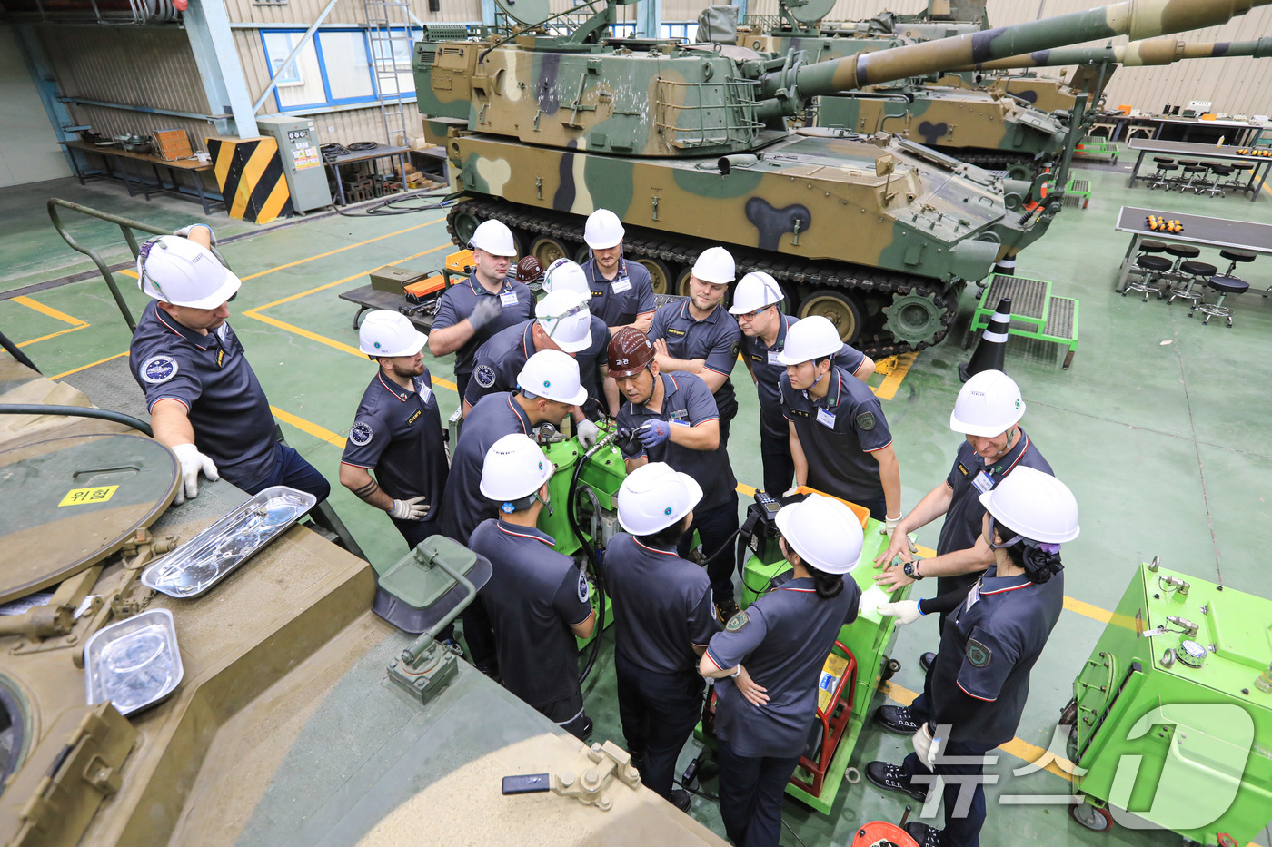 (서울=뉴스1) = 육군은 지난 1일부터 대전, 전남 장성 일대 병과학교(육군기계화학교, 육군포병학교, 육군종합군수학교) 등에서 '25-2기 육군 국제과정'을 실시하고 있다고 18 …