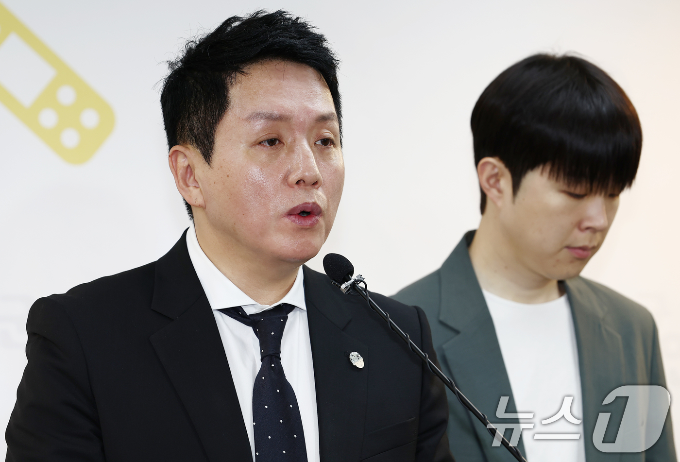 (서울=뉴스1) 김민지 기자 = 임태훈 군인권센터 소장이 18일 오전 서울 마포구 군인권센터에서 '육군 지상작전사령부 12·3 내란 관여 정황' 공개 기자회견에서 "육군 지상작전사 …