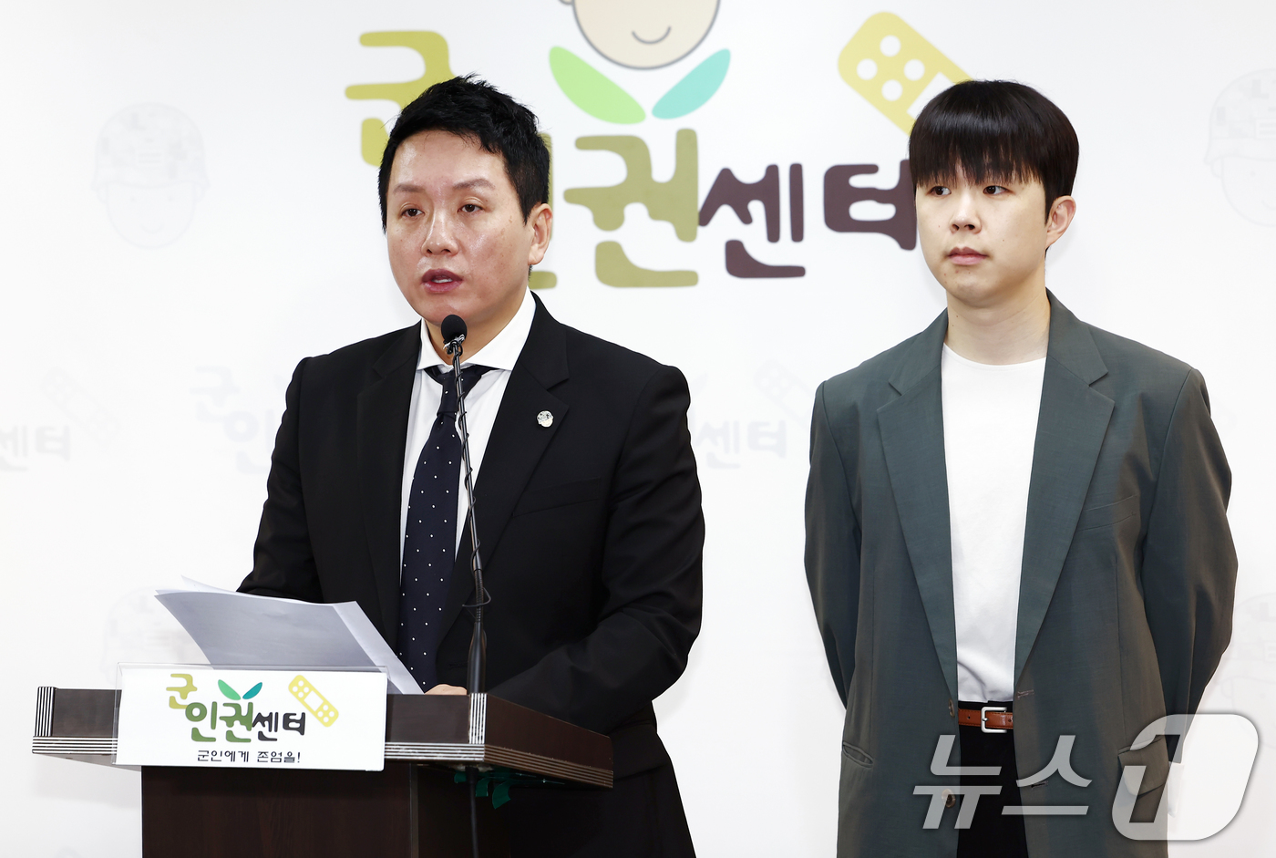 (서울=뉴스1) 김민지 기자 = 임태훈 군인권센터 소장이 18일 오전 서울 마포구 군인권센터에서 육군 지상작전사령부 12·3 내란 관여 정황 공개 기자회견을 하고 있다. 2025. …